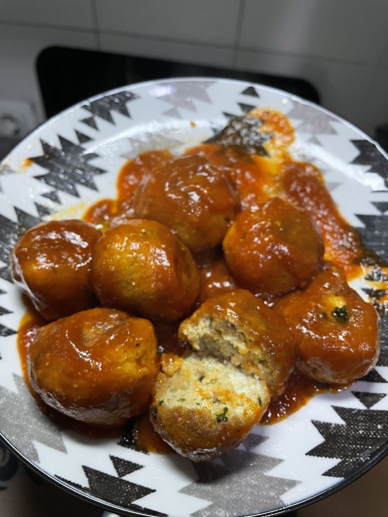 Albóndigas de tofu con tomate seco y parmesano vegano